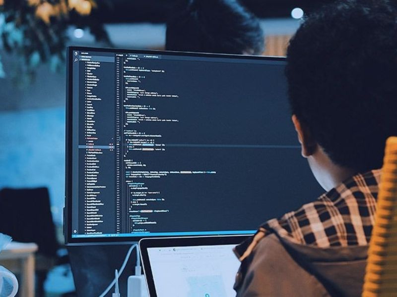 Ưu điểm và thách thức của full stack web developer